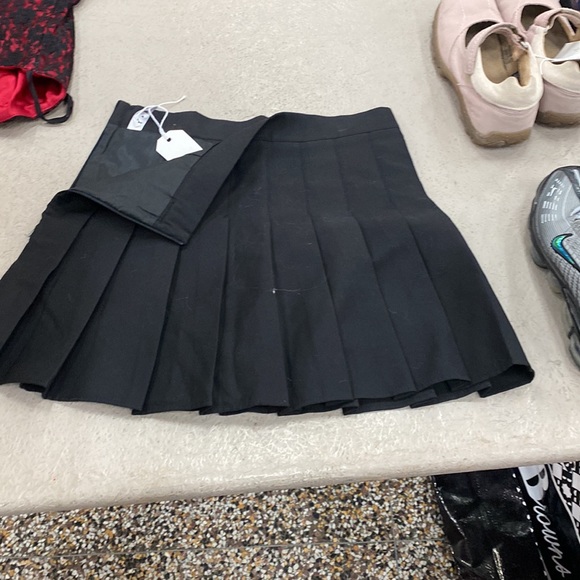 Black skirt - Picture 3 of 3